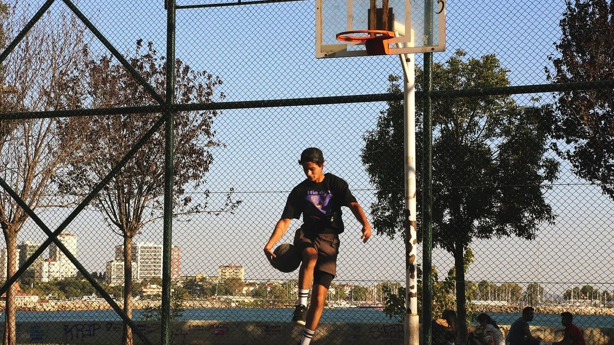 Barefeet与Hamlet雕塑背后:NBA赛后节奏与临场控制